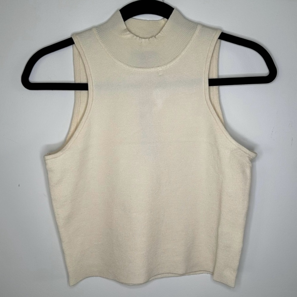 FITTED CROP KNIT TOP